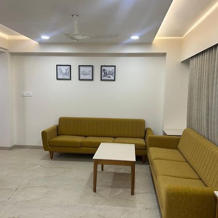 Hotel Flourish International Ahmedabad Esterno foto