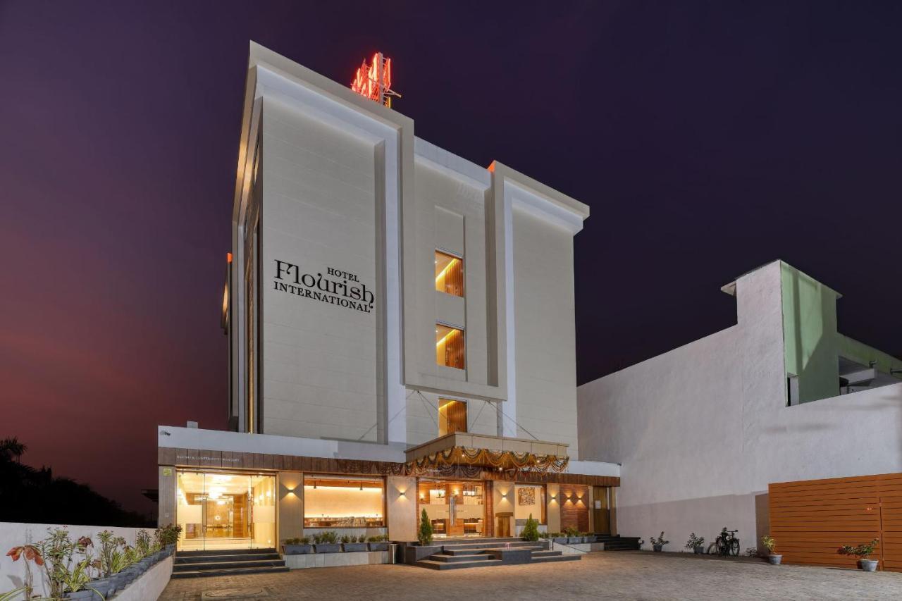 Hotel Flourish International Ahmedabad Esterno foto