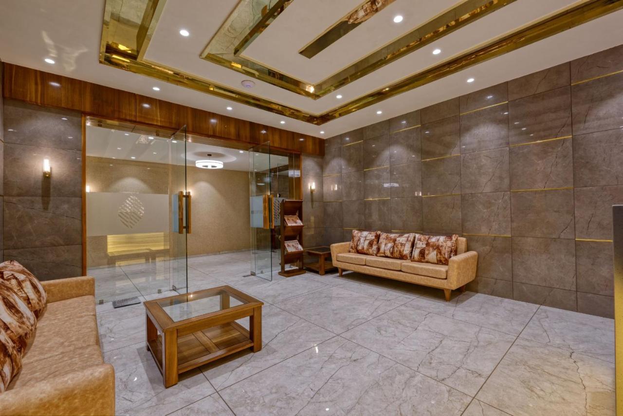 Hotel Flourish International Ahmedabad Esterno foto