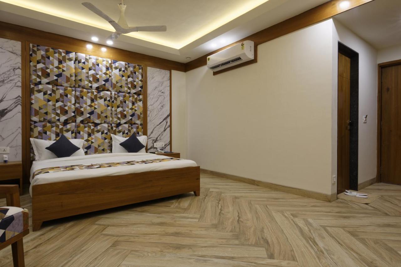 Hotel Flourish International Ahmedabad Esterno foto