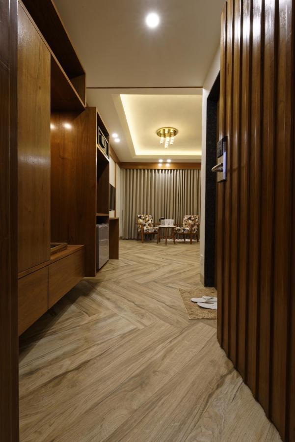 Hotel Flourish International Ahmedabad Esterno foto