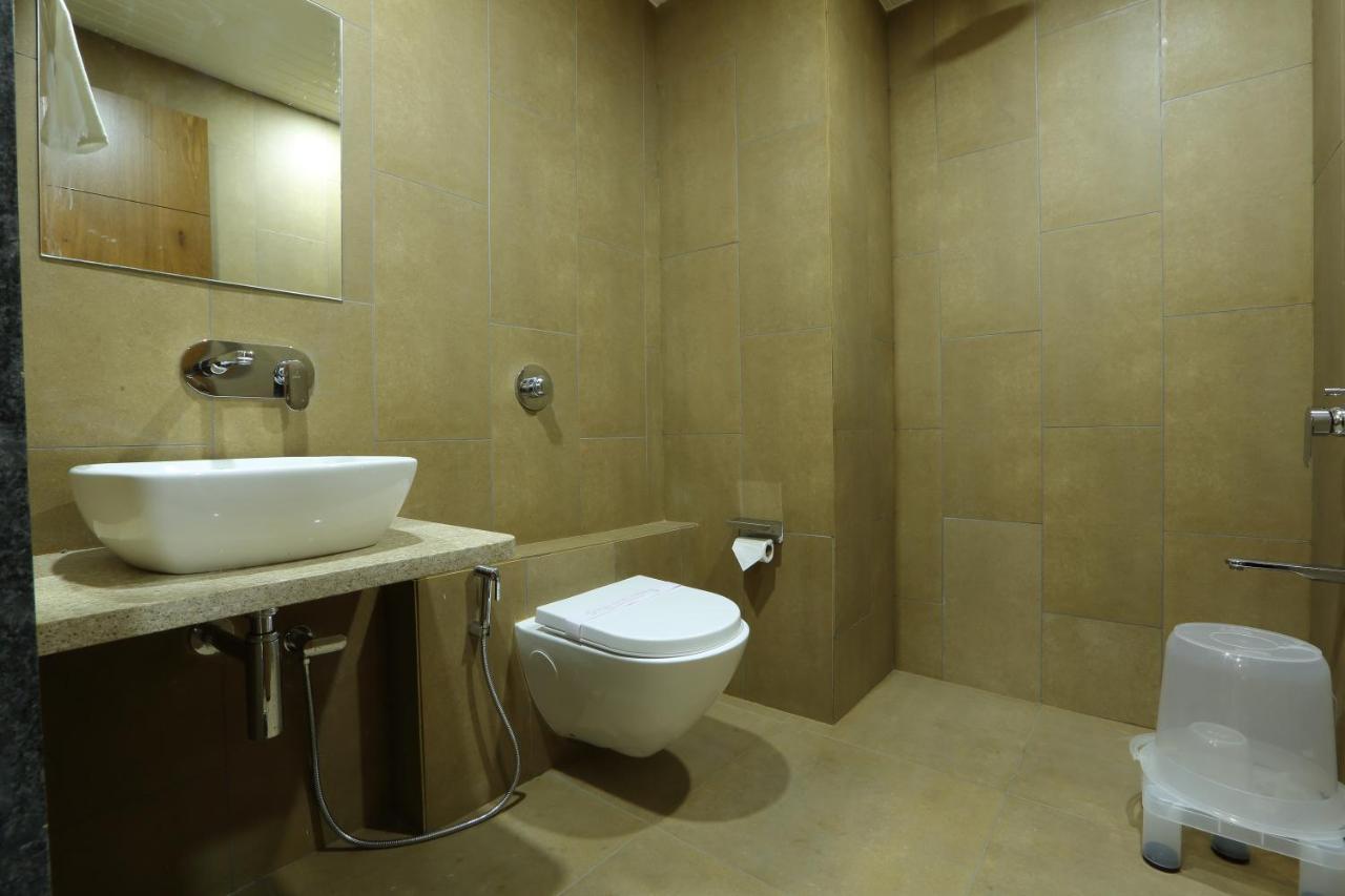 Hotel Flourish International Ahmedabad Esterno foto