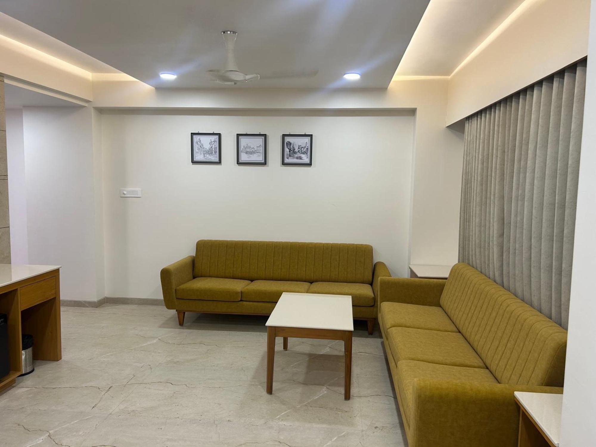 Hotel Flourish International Ahmedabad Esterno foto